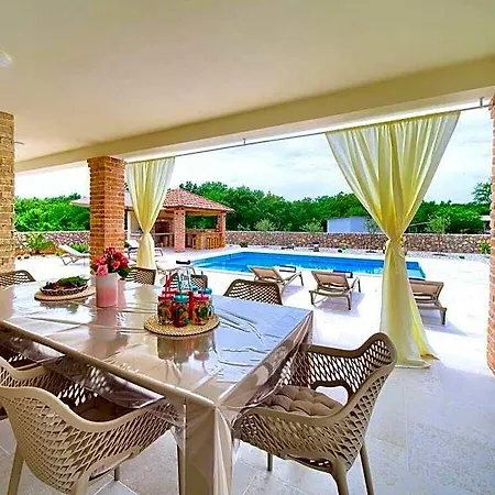 Bella Comfortable * Krk Town